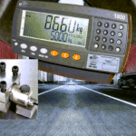 ערכת מערכת שקילה מותקנת על-גבי משאית מדגם חוקי-למסחר, המאפשר חיוב הלקוח על-פי משקל.